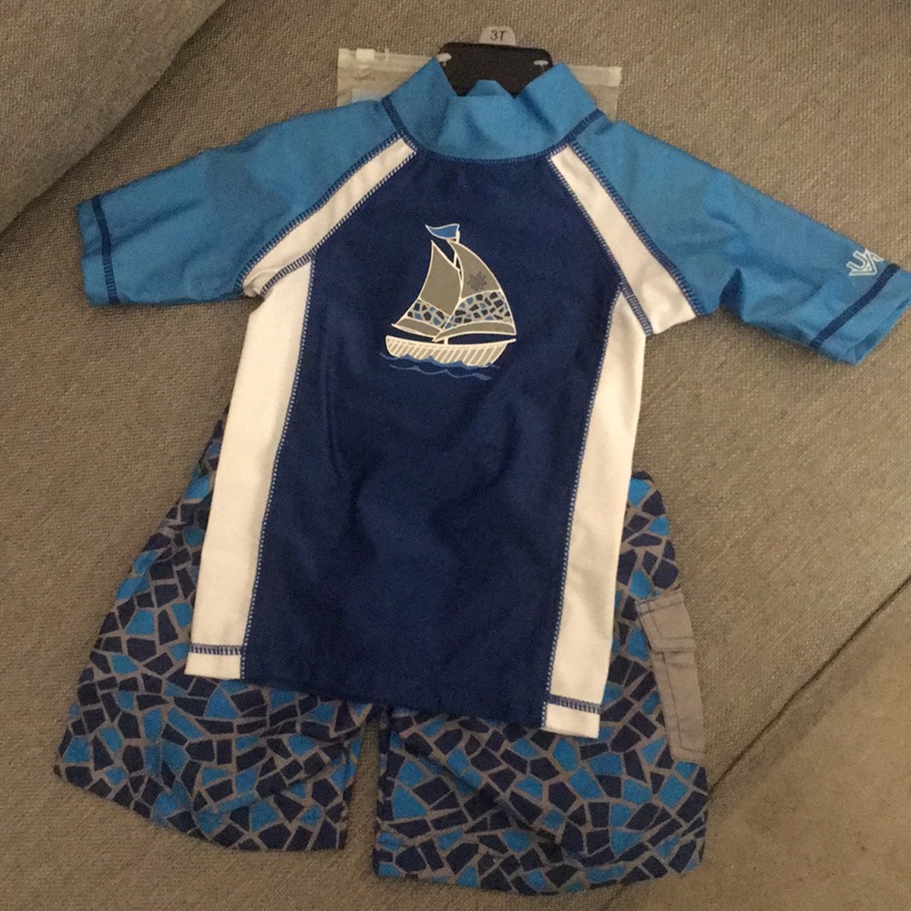 Swim suit/shirt hat set